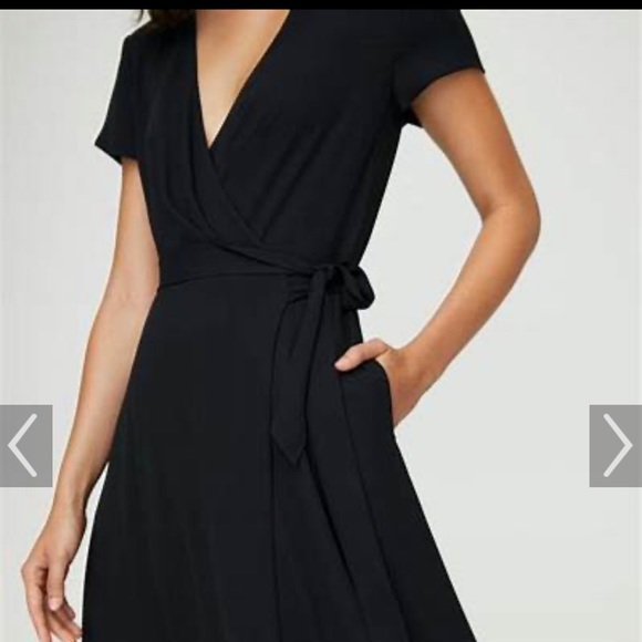 Babaton Dresses & Skirts - Babaton classic wrap dress